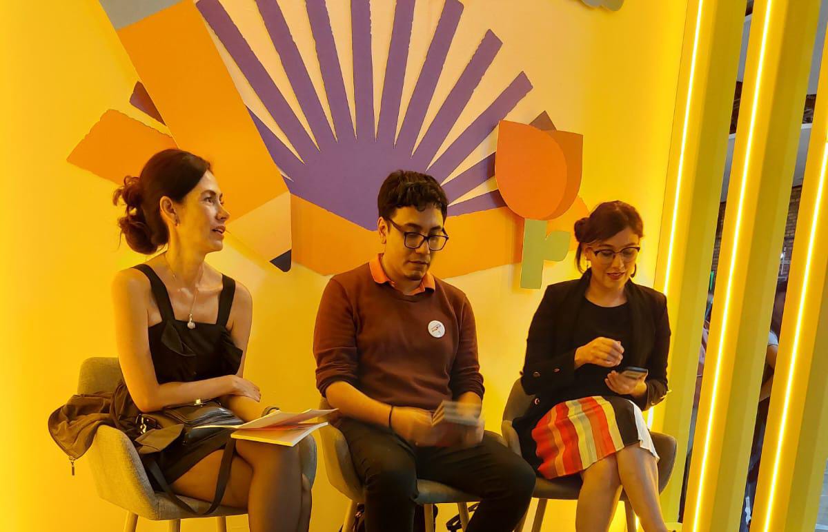 Patricia Fong, Román Villalobos y Mónica Licea en la presentación de Casa/Tirante | Filos en la FIL Gudalajara 2022